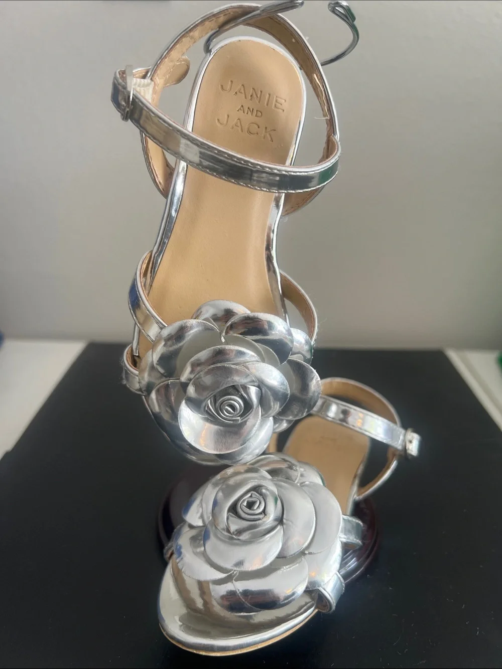 🐩🤍JANIE & JACK SILVER METALLIC SILVER ROSE ANKLE STRAP SANDAL🤍🐩
